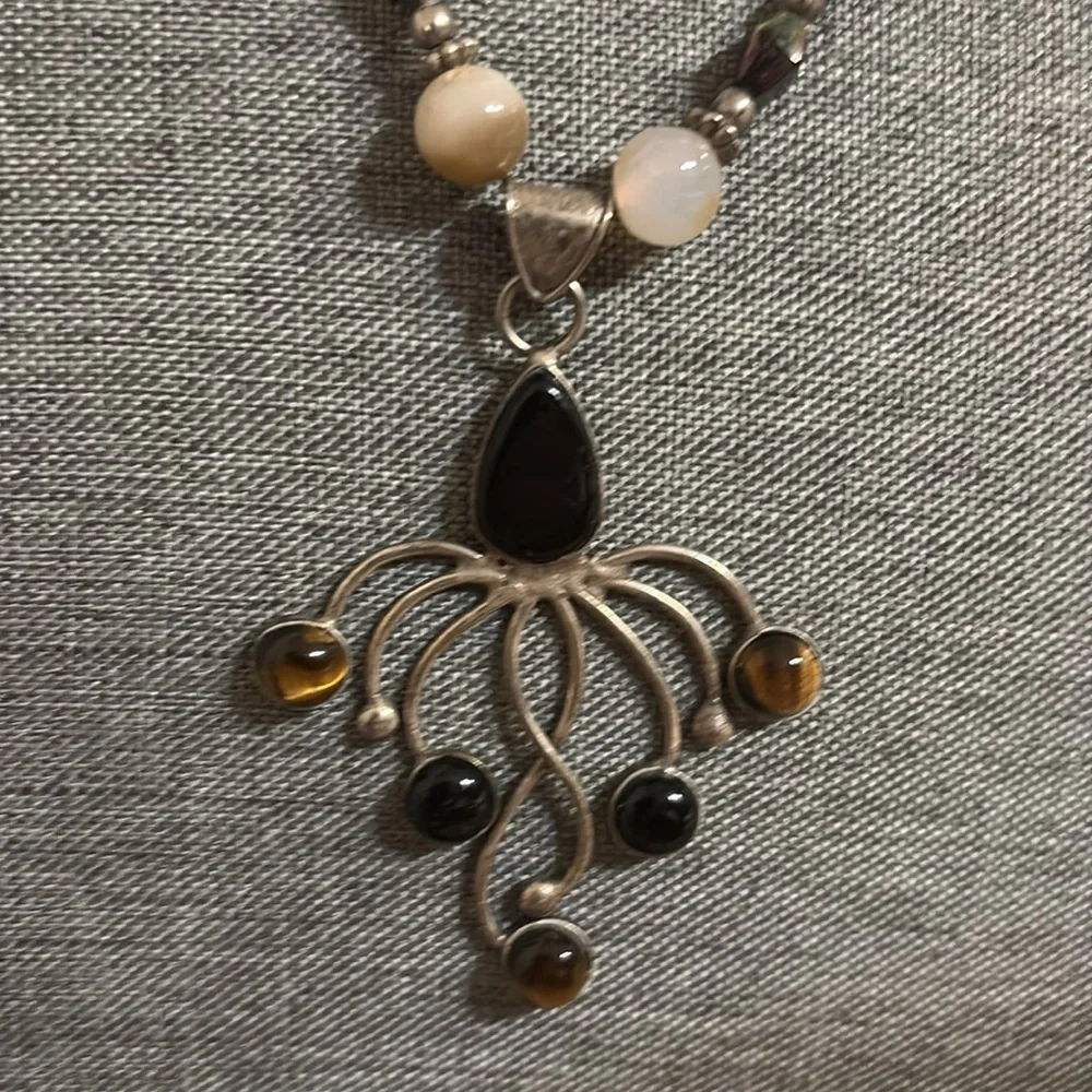 Gala beaded 24 inches necklace silvertone pendant - Picture 2 of 4